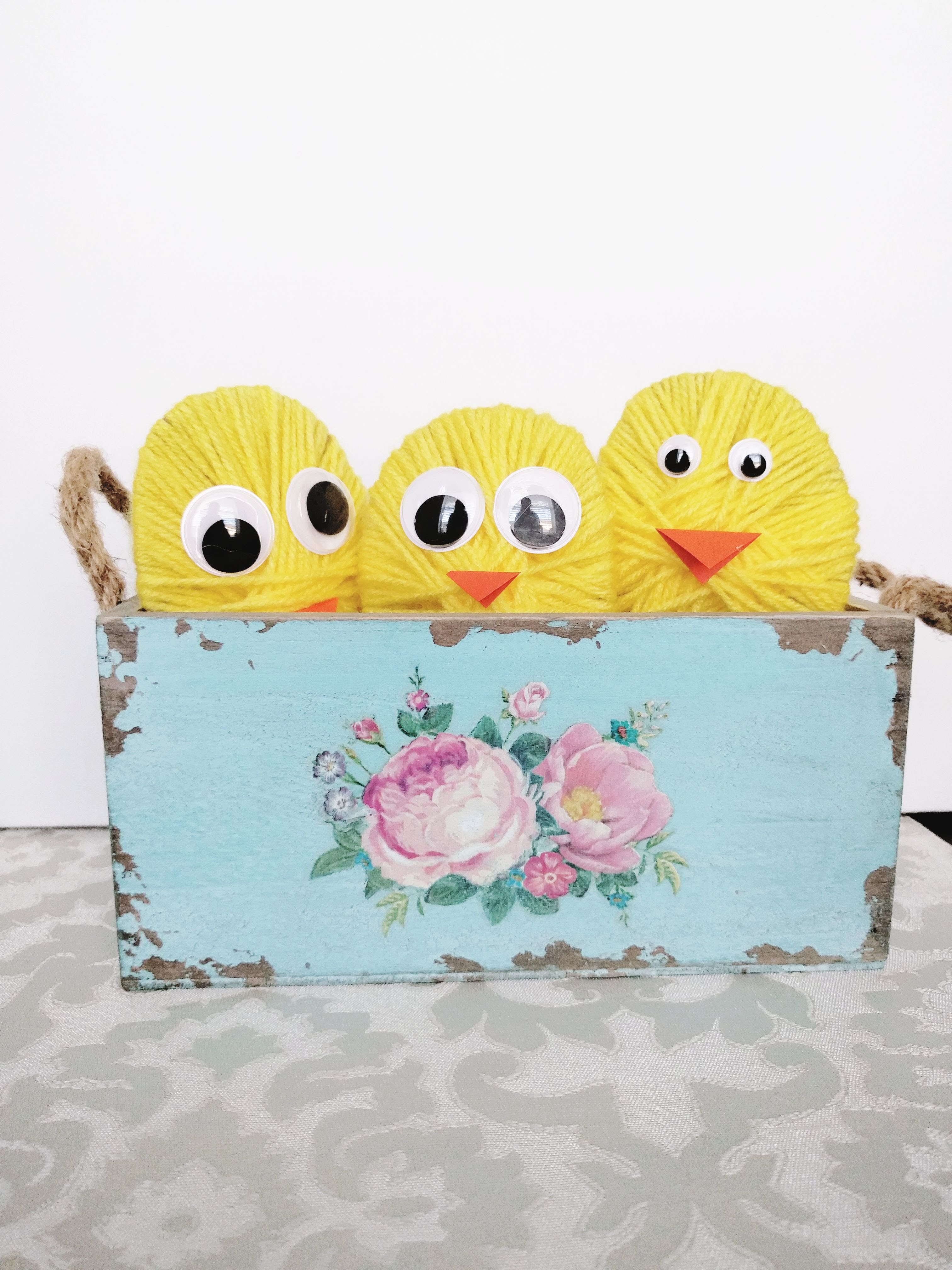 Yarn chicks spring craft